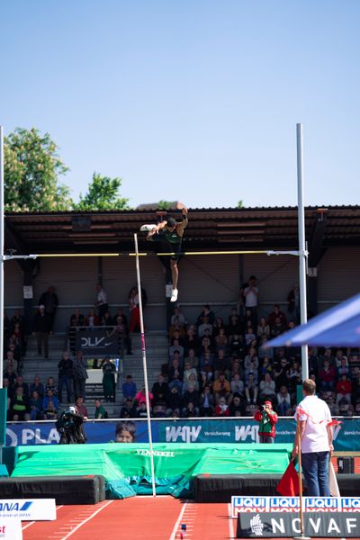 Malik Diakite (Hannover 96) beim Stabhochsprung am 08.05.2022 beim Stadtwerke Ratingen Mehrkampf-Meeting 2022 in Ratingen